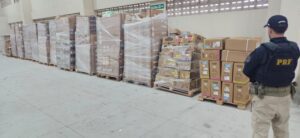 Leia mais sobre o artigo Grande carga de medicamentos transportados irregularmente é apreendida em Operação da PRF no RN