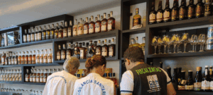 Leia mais sobre o artigo Procon Natal realiza operação conjunta e descarta mais de 136 litros de bebidas irregulares