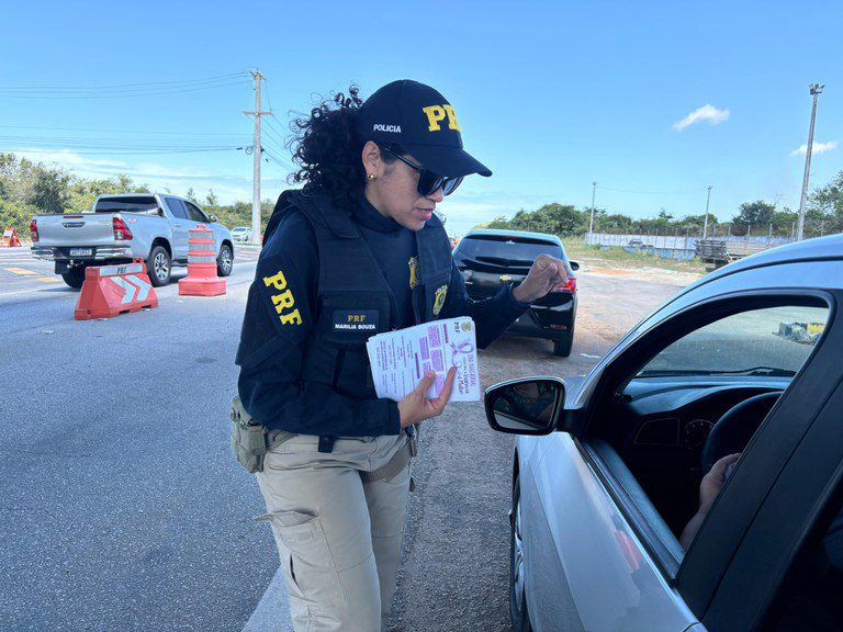 No momento, você está visualizando PRF realiza ação de enfrentamento à violência contra a mulher na Grande Natal