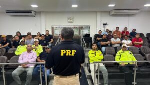 Leia mais sobre o artigo PRF Realiza Ação Educativa e Capacita 50 Operadores e Gestores de Transporte Escolar em João Câmara e Jandaíra