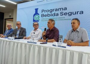 Leia mais sobre o artigo Fecomércio RN e UFRN firmam parceria para testagem de bebidas e combate à contaminação
