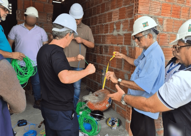 No momento, você está visualizando Fiscalização do Ipem/RN encontra fios e cabos elétricos irregulares no comércio de Natal