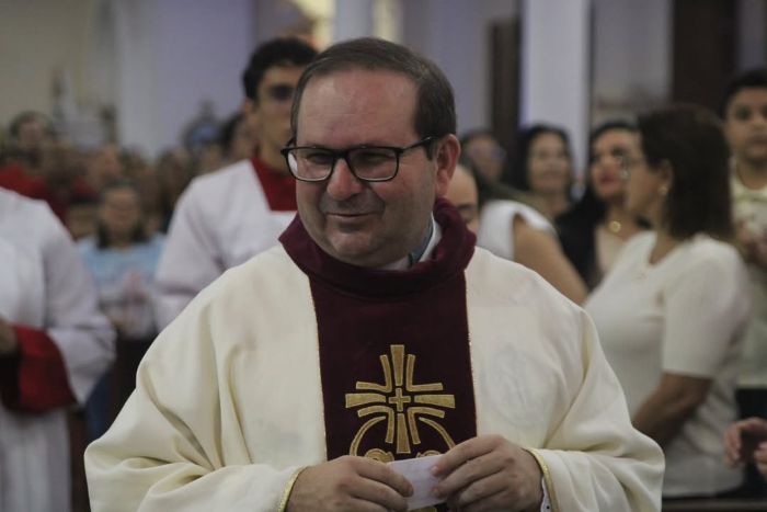 No momento, você está visualizando Missa celebra 20 anos de ordenação sacerdotal do Monsenhor Josino Raimundo