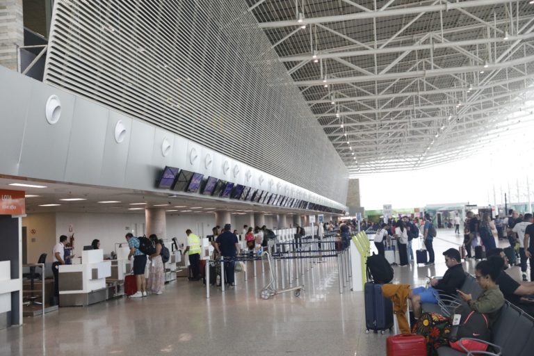 Leia mais sobre o artigo Voos no Aeroporto Aluízio Alves são retomados após ameaça de bomba ser descartada