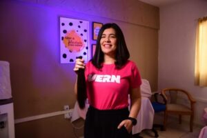 Leia mais sobre o artigo Ação da Uern incentiva a doação de cabelos para confecção de perucas