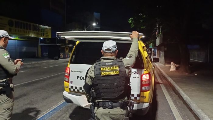 No momento, você está visualizando Homem foragido da Justiça há mais de cinco anos é preso pelo CPRE na Vila de Ponta Negra em Natal