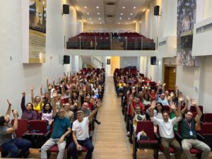 Leia mais sobre o artigo Servidores administrativos da saúde aprovam greve por tempo indeterminado a partir de 20 de outubro