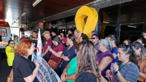 Leia mais sobre o artigo Segundo dia da greve dos servidores administrativos da saúde do RN é marcado por ato no Walfredo Gurgel