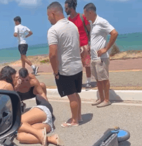 Leia mais sobre o artigo Acidente com patinete elétrico provoca colisão entre veículos na Via Costeira, em Natal