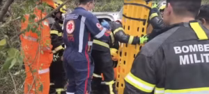 Leia mais sobre o artigo Motorista fica preso às ferragens após capotar carro na BR-101, na Grande Natal