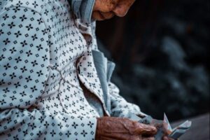 Leia mais sobre o artigo Descontos indevidos em proventos gera indenização para aposentada no interior do RN