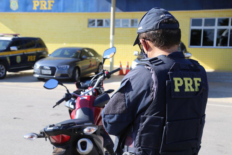 No momento, você está visualizando PRF prende homem por adulteração de veículo na BR-101 em Canguaretama/RN