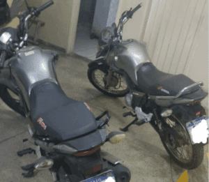 Leia mais sobre o artigo Equipe do 17° BPM apreende motoclita clonada as margens da BR 101 próximo ao acesso a Praia de Maracajaú