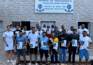 Leia mais sobre o artigo Caiçara do Norte: Colônia de Pescadores e Marinha do Brasil realizam a diplomação de 25 pescadores
