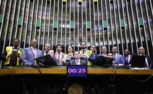 Leia mais sobre o artigo Câmara aprova em 2º turno PEC que regulamenta aposentadoria dos agentes de saúde e de combate a endemias