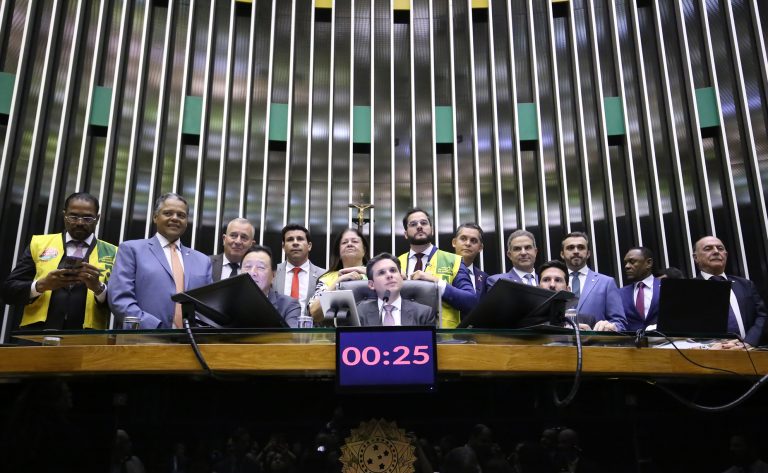 No momento, você está visualizando Câmara aprova em 2º turno PEC que regulamenta aposentadoria dos agentes de saúde e de combate a endemias