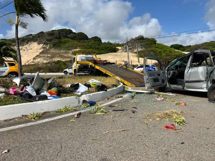 Leia mais sobre o artigo Capotamento registrado na Via Costeira na manhã desta sexta-feira (24) com vítimas sem ferimentos graves 