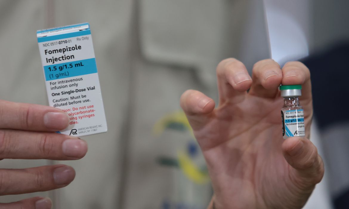 No momento, você está visualizando Brasil recebe 2,5 mil unidades de fomepizol, antídoto contra metanol