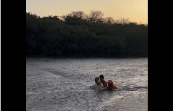 No momento, você está visualizando Dois pesquisadores, um deles de origem chinesa, foram resgatados após ficarem ilhados em trilha na praia de Camapum, em Macau/RN