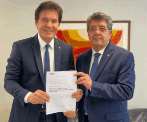 Leia mais sobre o artigo Deputado Robinson Faria entrega ao relator da Comissão Mista relatório sobre impacto do “tarifaço” nas exportações do RN