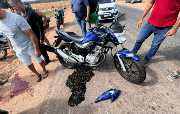 Leia mais sobre o artigo Acidente entre moto e caminhão registrado na manhã desta quinta-feira em Pendências, RN