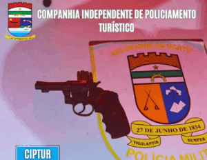 Leia mais sobre o artigo CIPTUR prende homem armado e recupera e recupera pertences roubados em Ponta Negra 