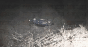 Leia mais sobre o artigo Caminhonete Hilux capota na estrada; ocupantes sofrem apenas ferimentos leves