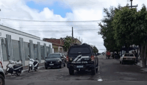 Leia mais sobre o artigo Viatura da Polícia Civil escolta carro com mulher grávida desmaiada até o hospital Regional de João Câmara 