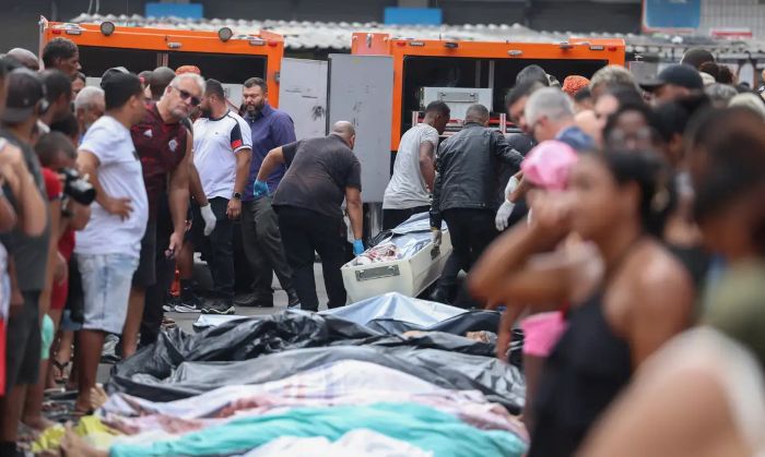 No momento, você está visualizando Governo do Rio estima 119 mortes; moradores retiram corpos da mata