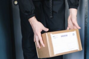 Leia mais sobre o artigo Empresa multinacional é condenada a indenizar cliente que recebeu pedras no lugar de celular