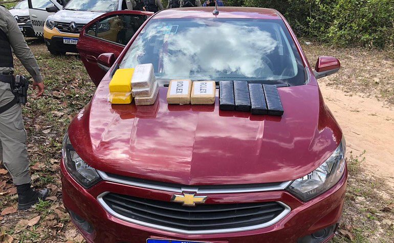 Leia mais sobre o artigo Equipe do 17° BPM apreende grande quantidade de drogas após perseguição na Grande Natal 