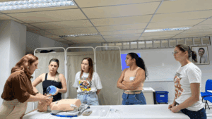 Leia mais sobre o artigo Hospital Universitário Onofre Lopes  capacita 70 profissionais de saúde em urgência e emergência pediátrica