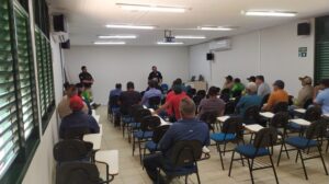 Leia mais sobre o artigo PRF realiza ação educativa sobre transporte de cana-de-açúcar em Arez/RN