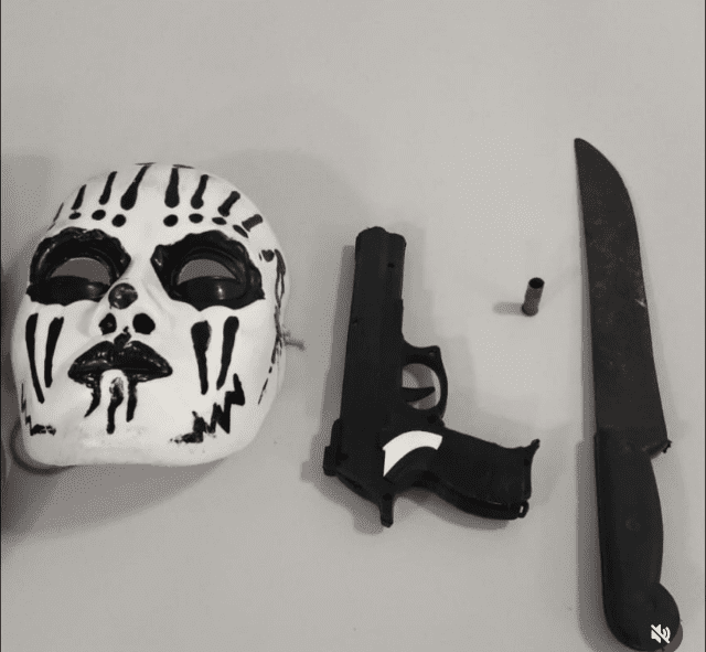 No momento, você está visualizando Homem suspeito de roubo é preso portando máscara, facão e simulacro de arma de fogo