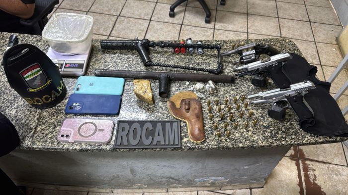Leia mais sobre o artigo Foragido é capturado e armas são apreendidas em operação da ROCAM no interior do RN