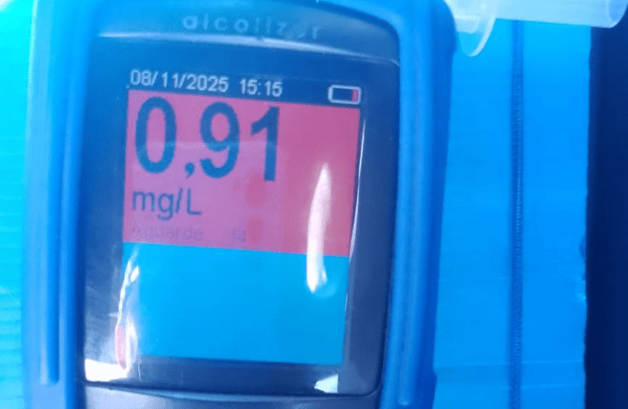 No momento, você está visualizando Polícia flagra motociclista alcoolizado, sem habilitação e com veículo irregular em operação na RN 404