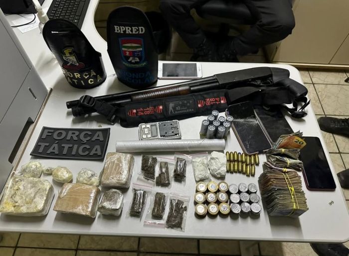 Leia mais sobre o artigo Policiais da Ronda Escolar e Força Tática  do 2º BPM prende homem por tráfico de drogas