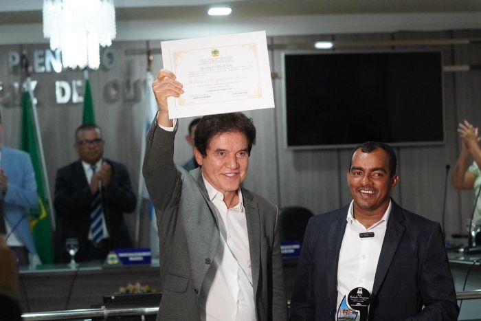 Leia mais sobre o artigo Robinson Faria recebe título de cidadão de Pureza em sessão histórica que lotou a Câmara Municipal