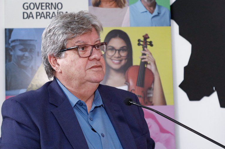 Leia mais sobre o artigo Governador da Paraíba anuncia R$ 2,8 bilhões em pagamento das folhas de novembro e dezembro, 2ª parcela do 13º e abono natalino