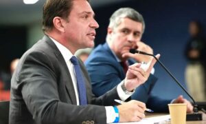 Leia mais sobre o artigo PSOL pede prisão de Ramagem após deputado ser visto em Miami