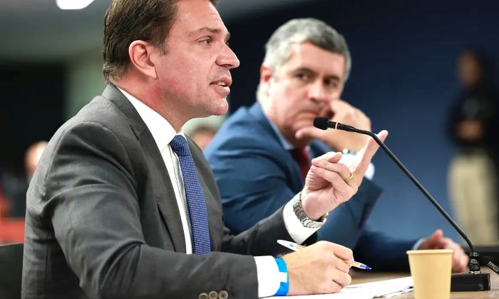 Leia mais sobre o artigo PSOL pede prisão de Ramagem após deputado ser visto em Miami