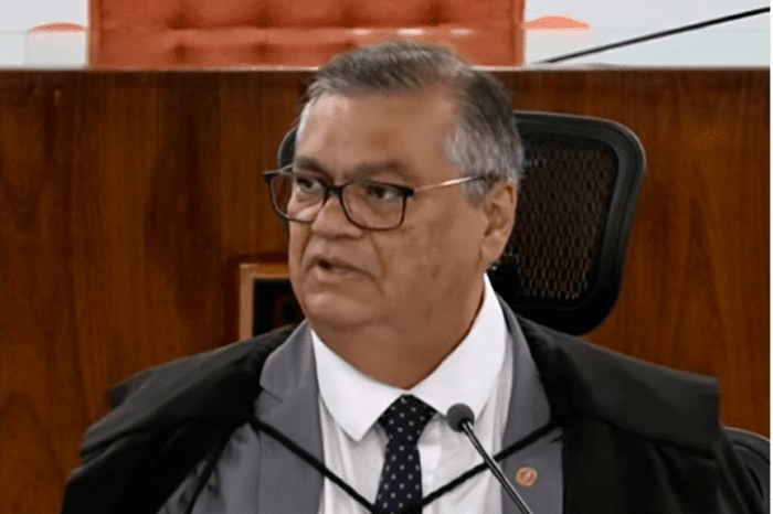 No momento, você está visualizando Dino acompanha Moraes e rejeita recurso de Bolsonaro; placar vai a 2 x 0