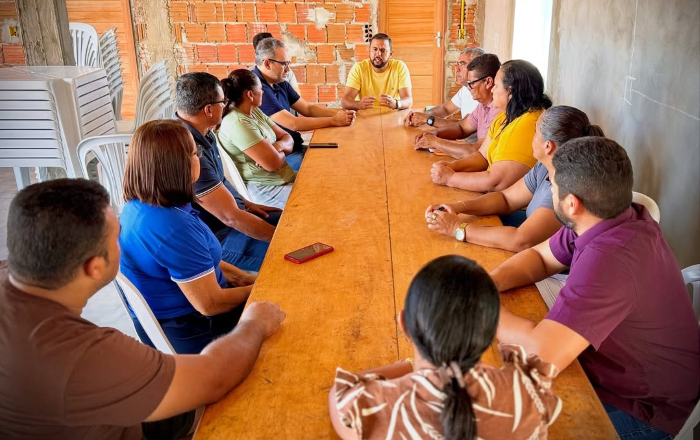 Leia mais sobre o artigo Pedra Grande: Prefeito Pedro Henrique se reúne com equipe para ouvir demandas da Praia de Enxu Queimado 
