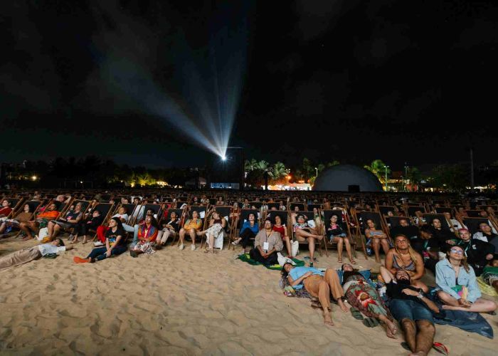 No momento, você está visualizando Mais de 4 mil pessoas lotam o cinema ao ar livre na terceira noite da Mostra de Cinema de Gostoso