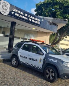 Leia mais sobre o artigo Companhia de Policiamento Turístico cunduz a DP suspeito de arrombamentos de veículos na via costeira
