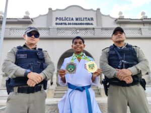 Leia mais sobre o artigo Campeão brasileiro de karatê e admirador da PMRN visita o Quartel do Comando Geral