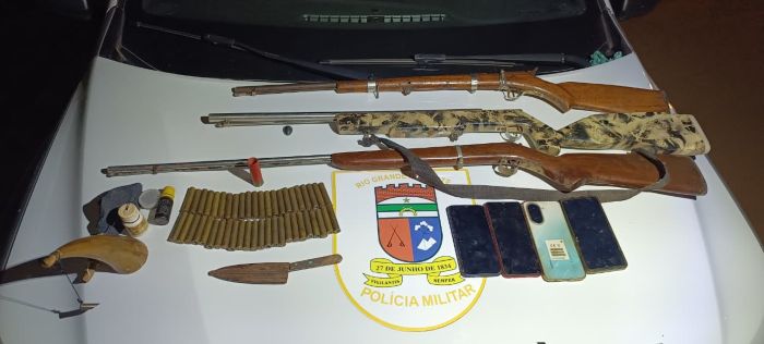 Leia mais sobre o artigo Ação conjunta do 10º BPM resulta na apreensão de armas, celulares e munições no interior do RN