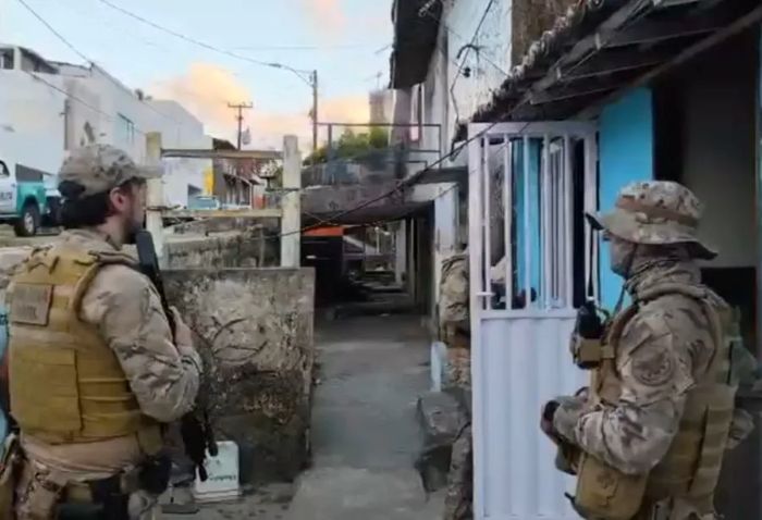 Leia mais sobre o artigo Forças de segurança prendem 15 membros de facção criminosa durante operação em Mãe Luíza