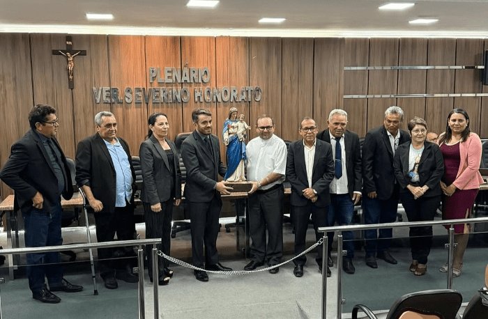 No momento, você está visualizando Câmara Municipal recebe de João Câmara recebe imagem de Nossa Senhora Mãe dos Homens em momento de fé e devoção