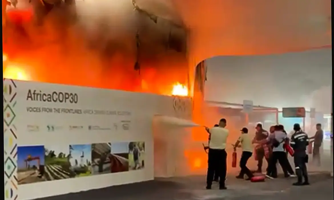 Leia mais sobre o artigo Incêndio atinge pavilhão na COP30 em Belém do Pará no penúltimo dia do evento